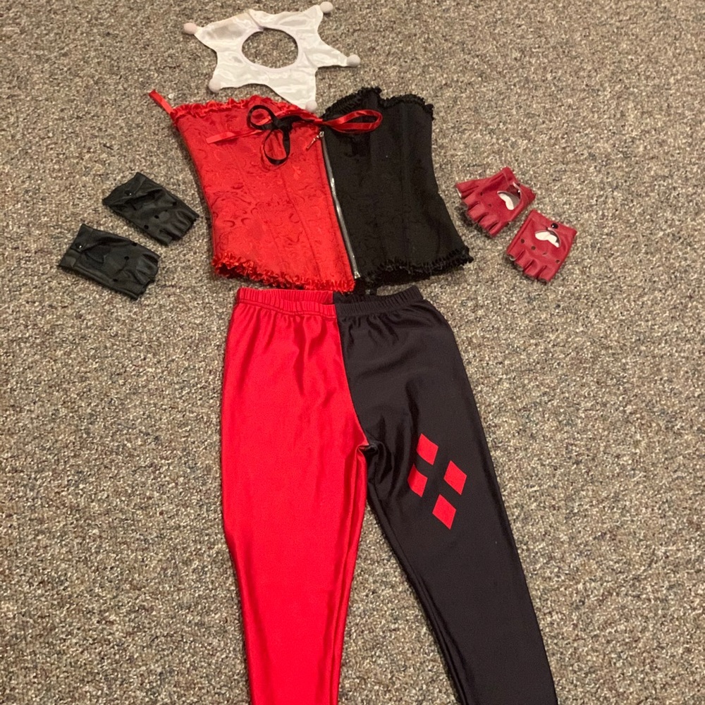 “Harley Quinn” costume